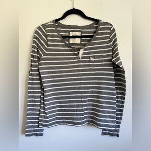 Abercrombie Y2K Long Sleeve Henley Button Long Sleeve Top Stripes Gray White